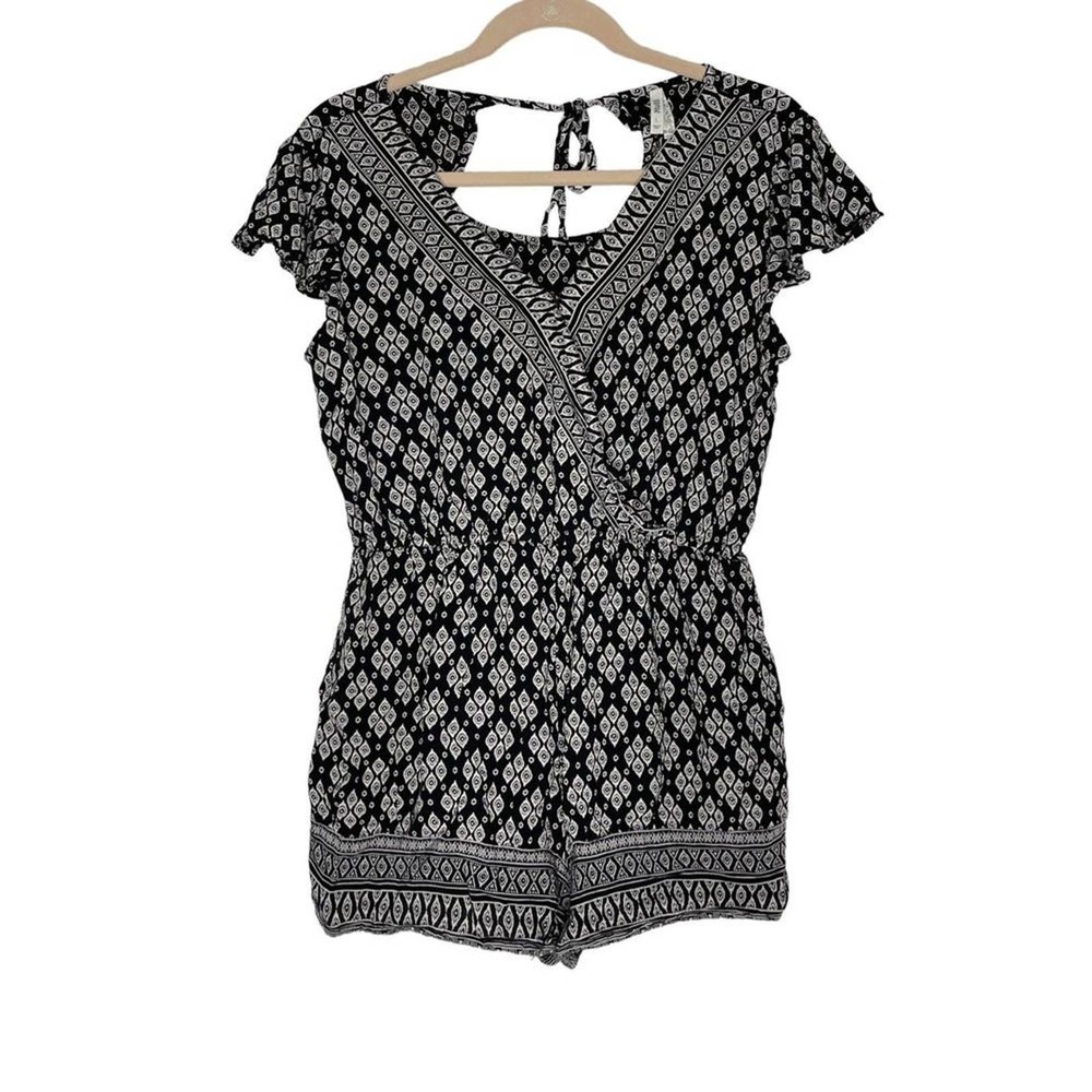 MUDD | WOMEN’S WRAP FRONT ROMPER OPEN‎ BACK BLACK WHITE PRINT SIZE L